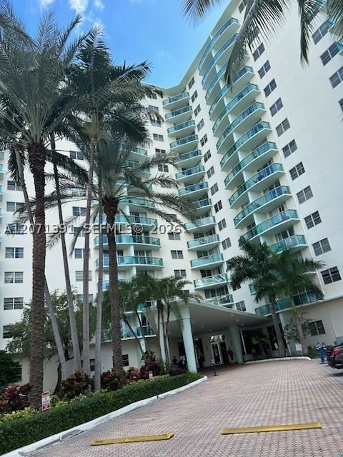 Real estate property located at 3801 Ocean Dr #2D, Broward, Tides On Hollywood Beach, Hollywood, FL
