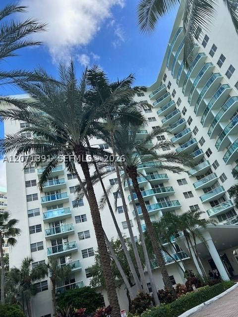 Real estate property located at 3801 Ocean Dr #2D, Broward, Tides On Hollywood Beach, Hollywood, FL