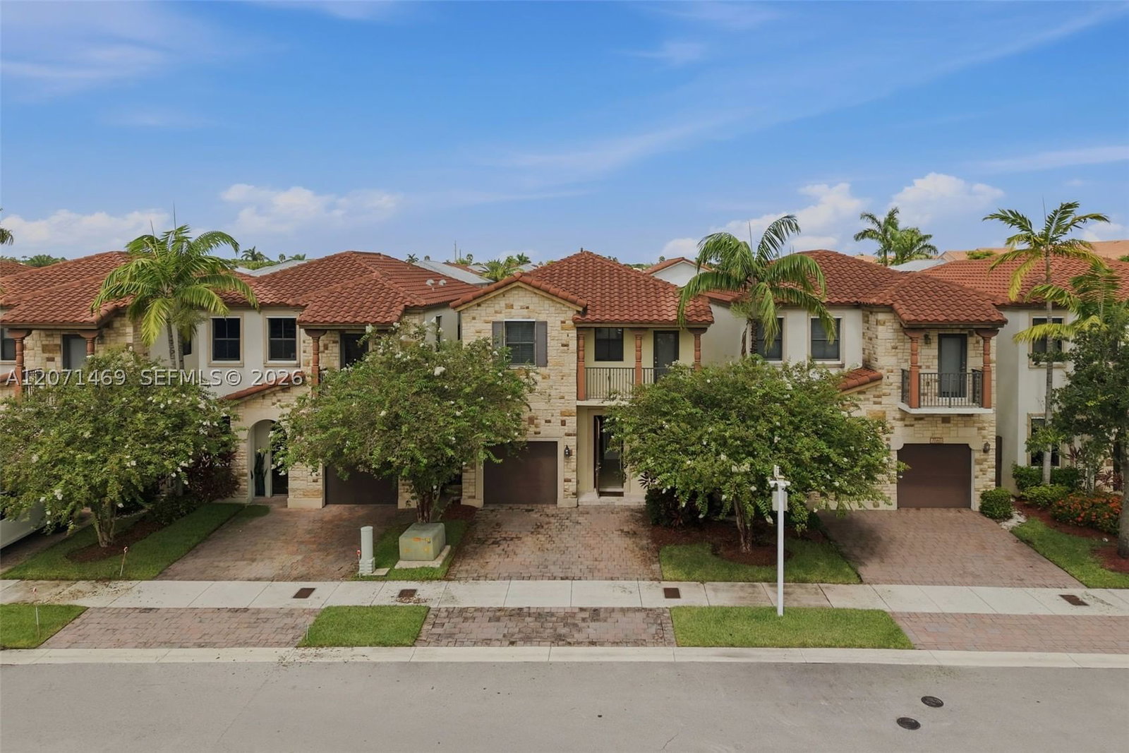 Real estate property located at 7042 103rd Path, Miami-dade, Vintage Estates, Doral, FL
