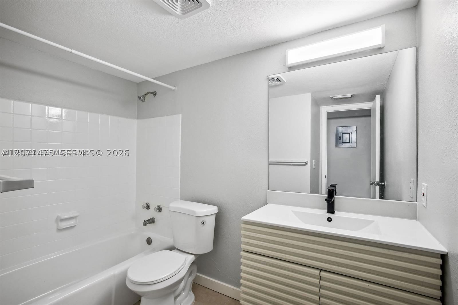 Real estate property located at 850 Commercial Blvd #214B, Broward, Courtyards At Cimarron Co, Oakland Park, FL