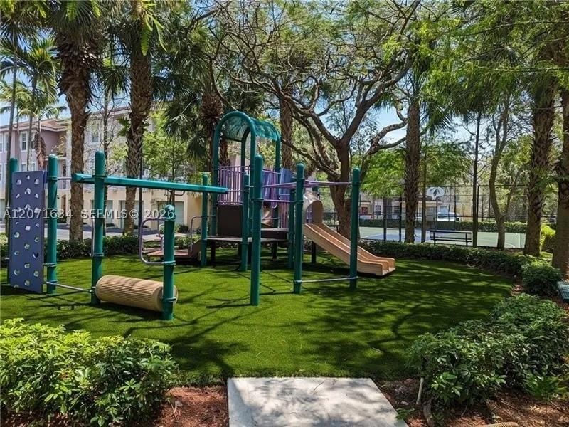 Real estate property located at 6498 Sample Rd #6498, Broward, Cypress Pointe At Coral S, Coral Springs, FL