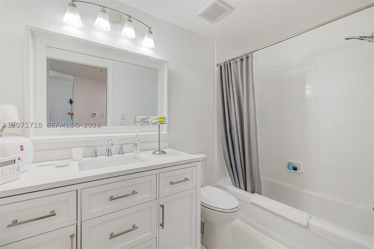 Real estate property located at 50 Menores Ave #820, Miami-dade, Douglas Grand Condo, Coral Gables, FL