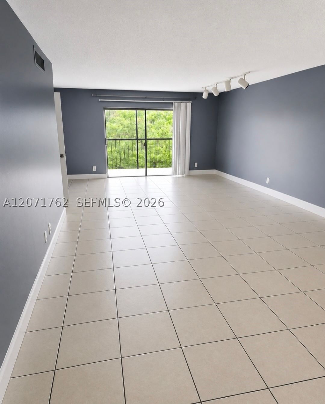 Real estate property located at , Broward, Lakes Of Inverrary, Lauderhill, FL
