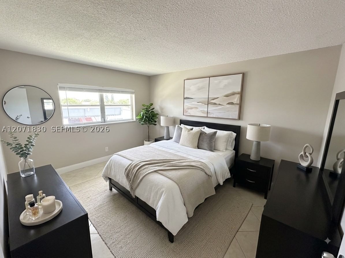Real estate property located at 1000 Hillcrest Ct #214, Broward, Hillcrest No 4 Condo, Hollywood, FL