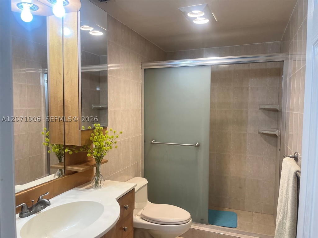 Real estate property located at 300 Bayview Dr #1707, Miami-dade, Arlen House Condo, Sunny Isles Beach, FL