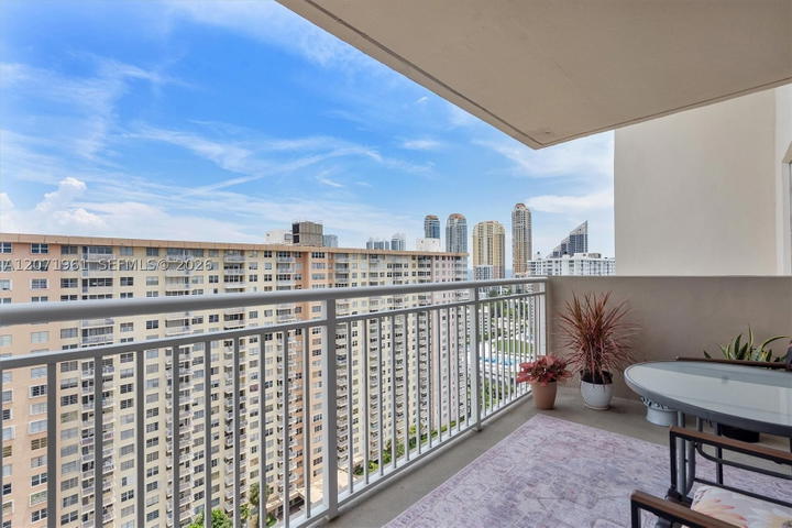 Real estate property located at 250 174th St #2211, Miami-dade, Winston Towers 100 Condo, Sunny Isles Beach, FL