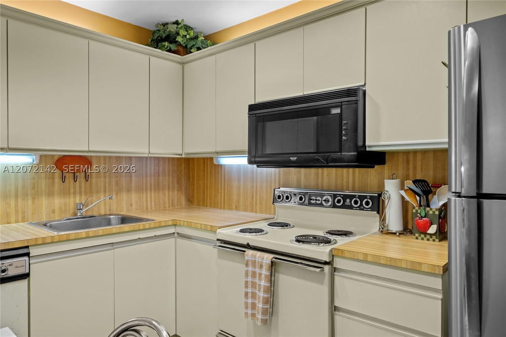 Real estate property located at 2500 Parkview Dr #1004, Broward, Olympus, Hallandale Beach, FL