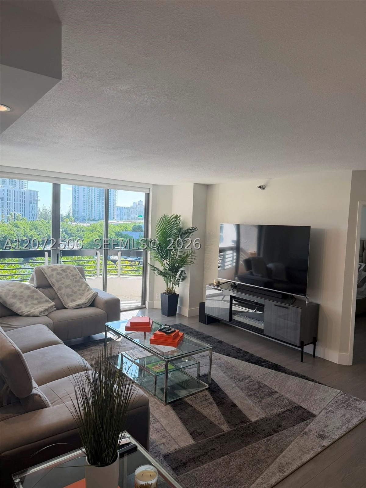 Real estate property located at 3400 192nd St #511, Miami-dade, Mystic Pointe Tower 600 C, Aventura, FL