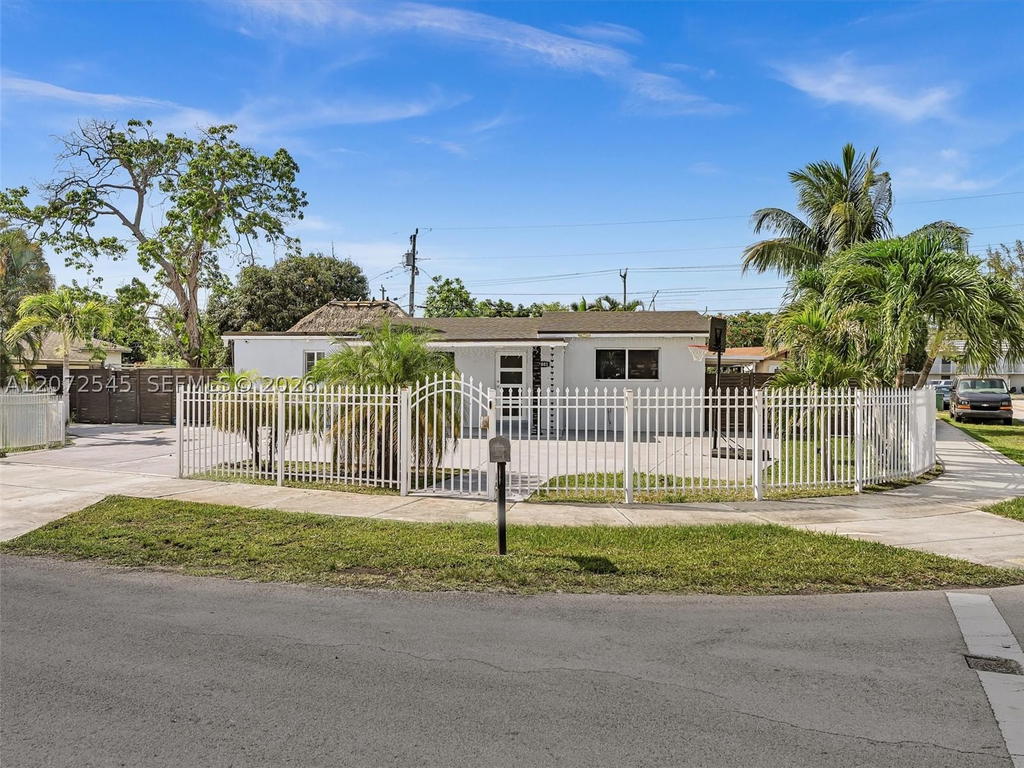 Real estate property located at 2001 206th St, Miami-dade, Lake Lucerne Sec 3, Miami Gardens, FL