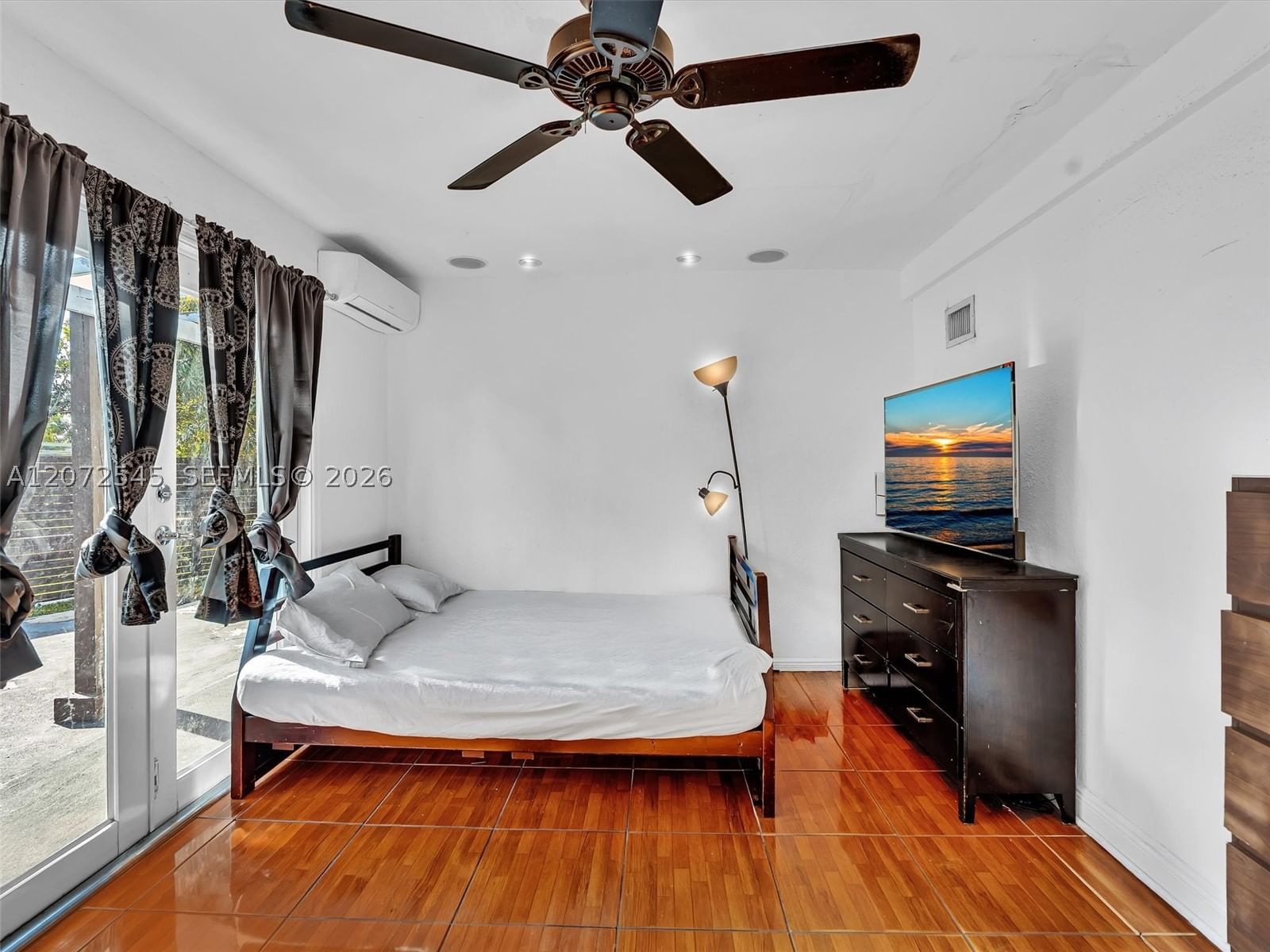 Real estate property located at 2001 206th St, Miami-dade, Lake Lucerne Sec 3, Miami Gardens, FL