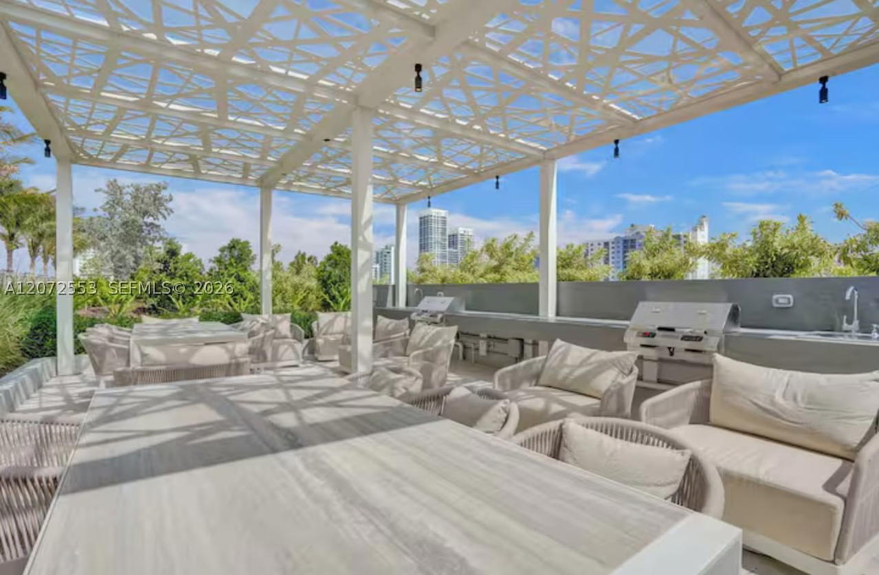 Real estate property located at 580 72nd #1713, Miami-dade, 580 72nd Street Condo, Miami Beach, FL