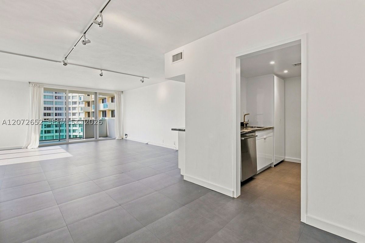 Real estate property located at 1200 West Ave #815, Miami-dade, Mirador 1200 Condo, Miami Beach, FL