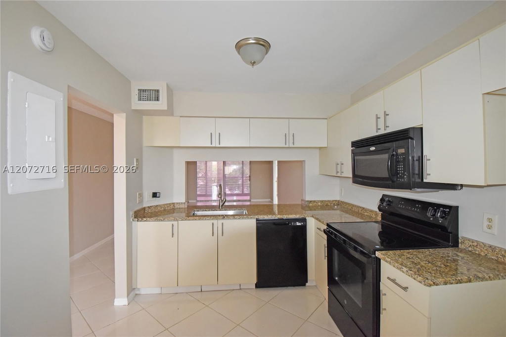 Real estate property located at 10414 24th Pl #405, Broward, Sunrise Lakes 208 Condo, Sunrise, FL