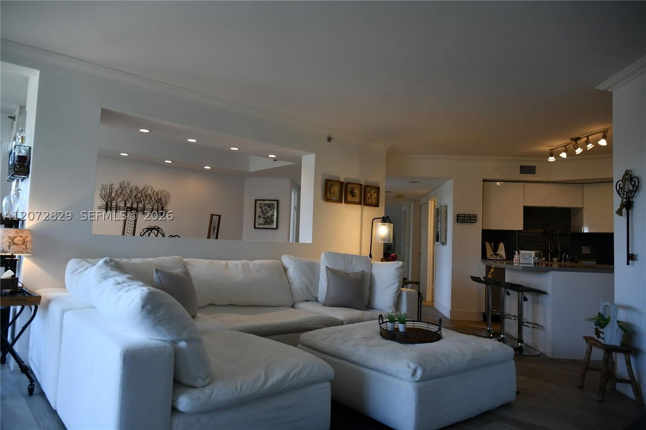 Real estate property located at 1000 Island Blvd #303, Miami-dade, 1000 Williams Island, Aventura, FL