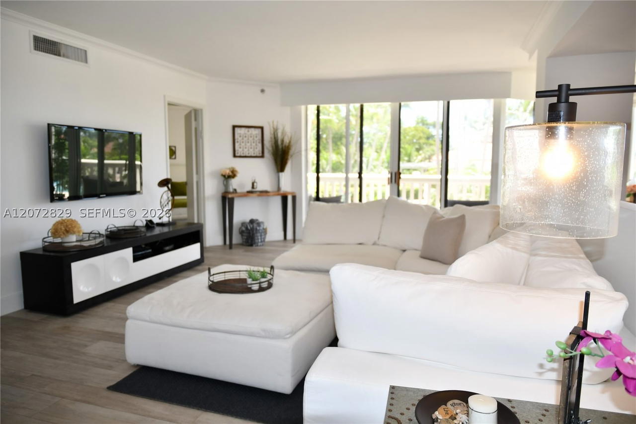 Real estate property located at 1000 Island Blvd #303, Miami-dade, 1000 Williams Island, Aventura, FL