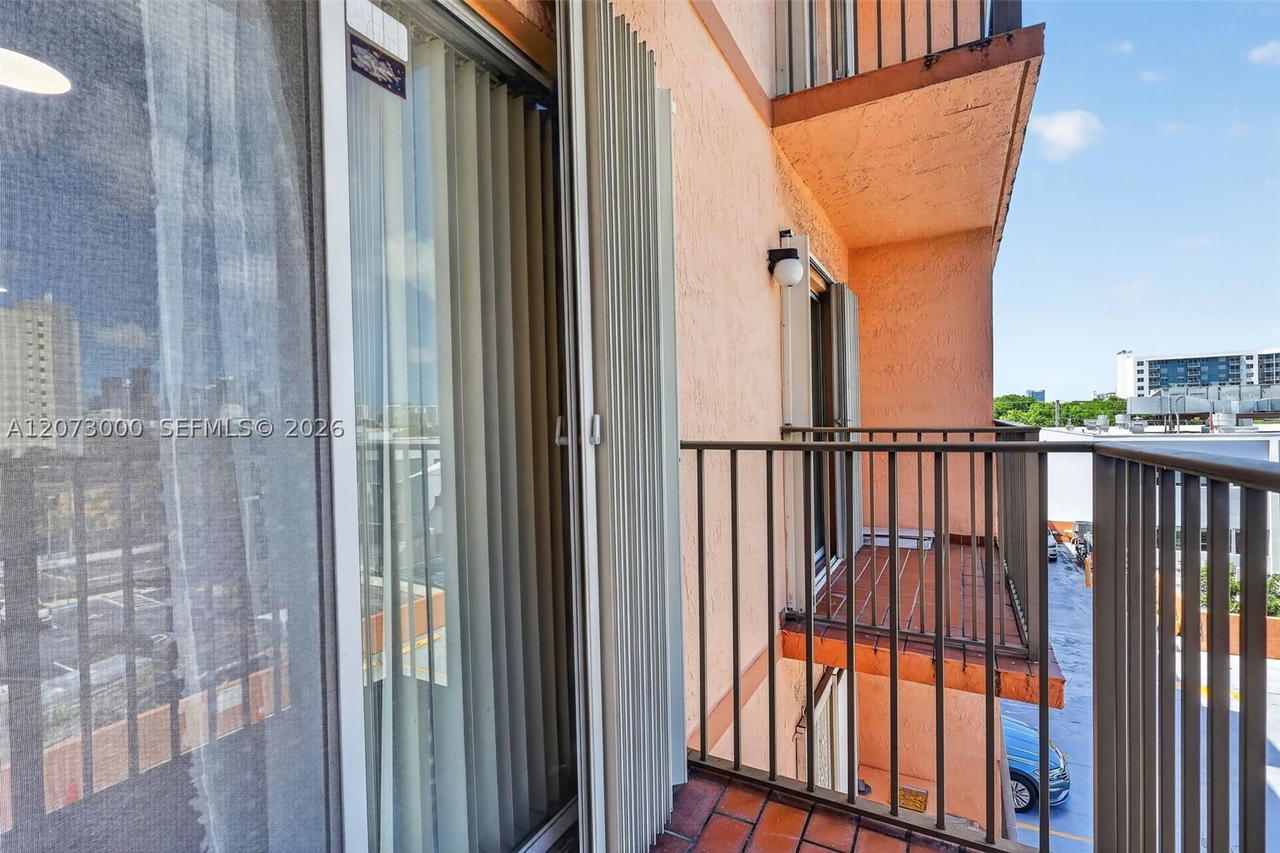 Real estate property located at 199 12th Ave #415B, Miami-dade, Presidential Corners Cond, Miami, FL