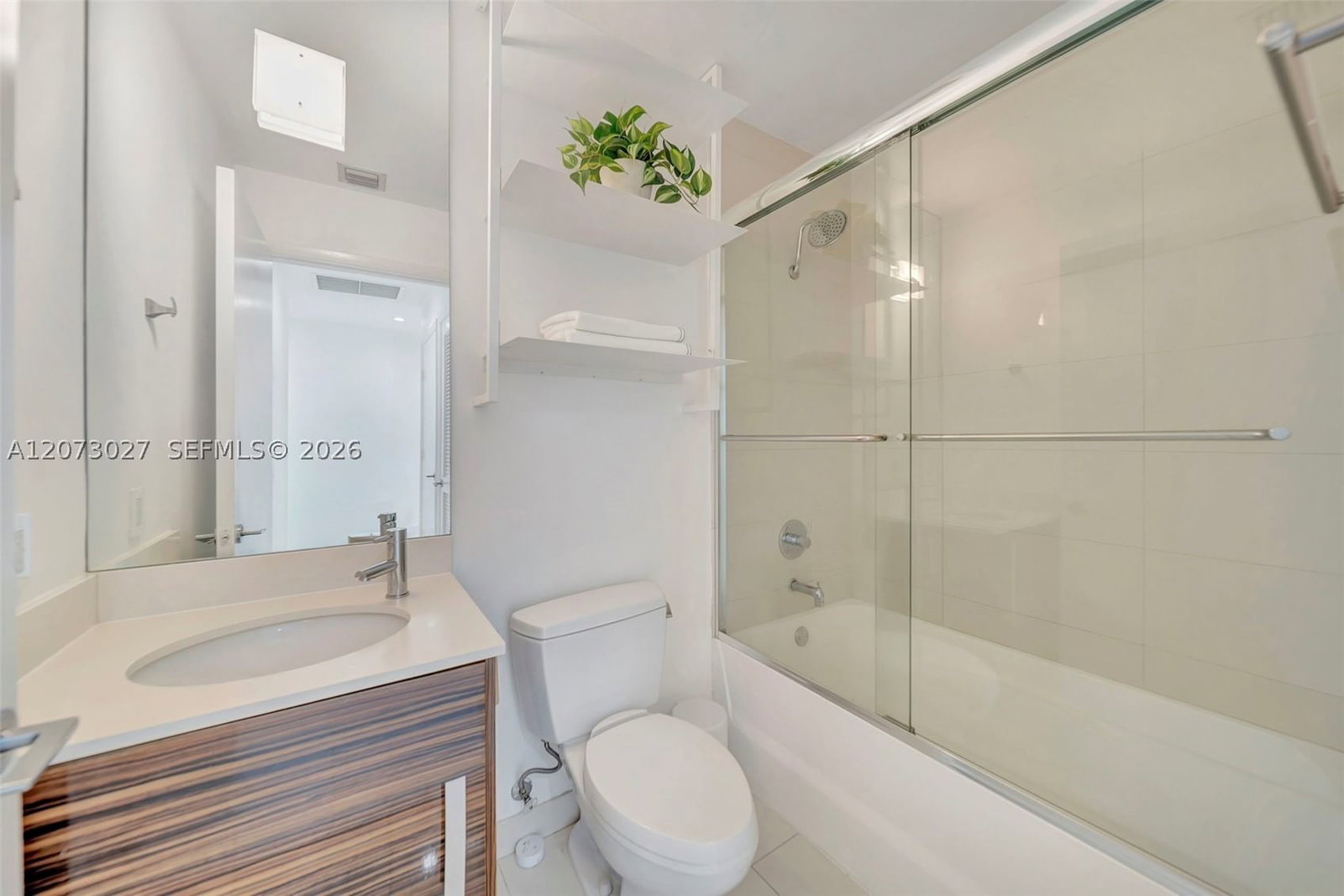 Real estate property located at 2020 Bayshore Dr #708, Miami-dade, Paramount Bay Condo, Miami, FL