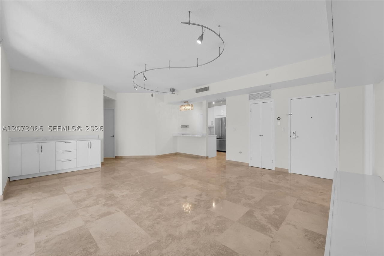 Real estate property located at 1 Century Ln #202, Miami-dade, The Vistas Condo, Miami Beach, FL