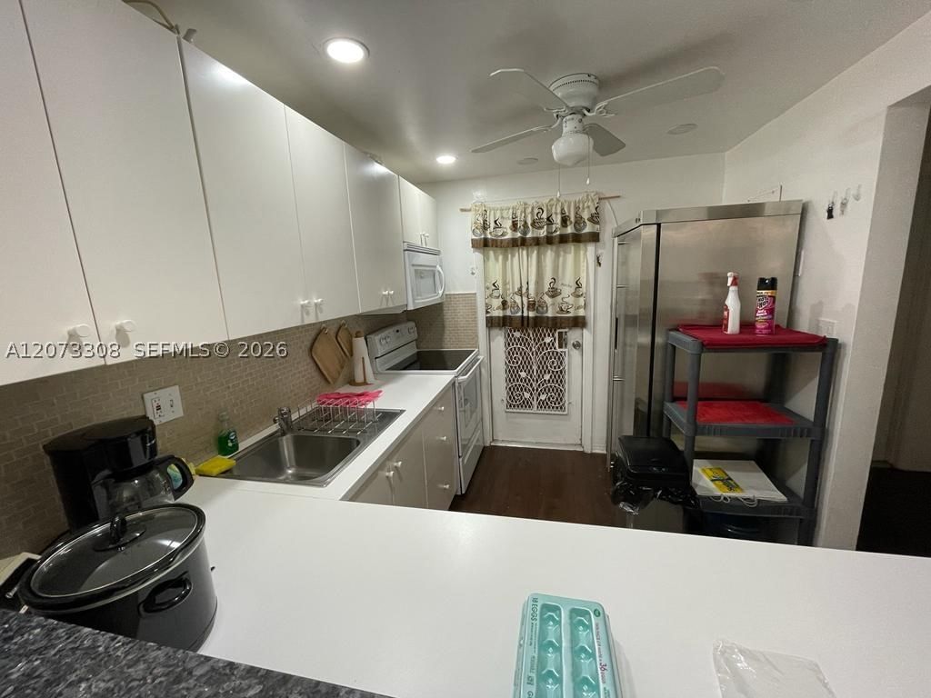 Real estate property located at 1001 Hillcrest Ct #215, Broward, Hillcrest Country Club Ap, Hollywood, FL