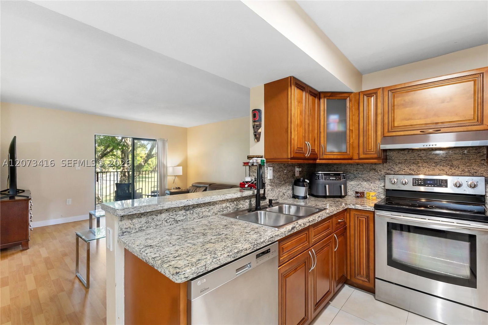 Real estate property located at 400 Palm Cir W #208, Broward, Palms Of Pembroke Condo, Pembroke Pines, FL