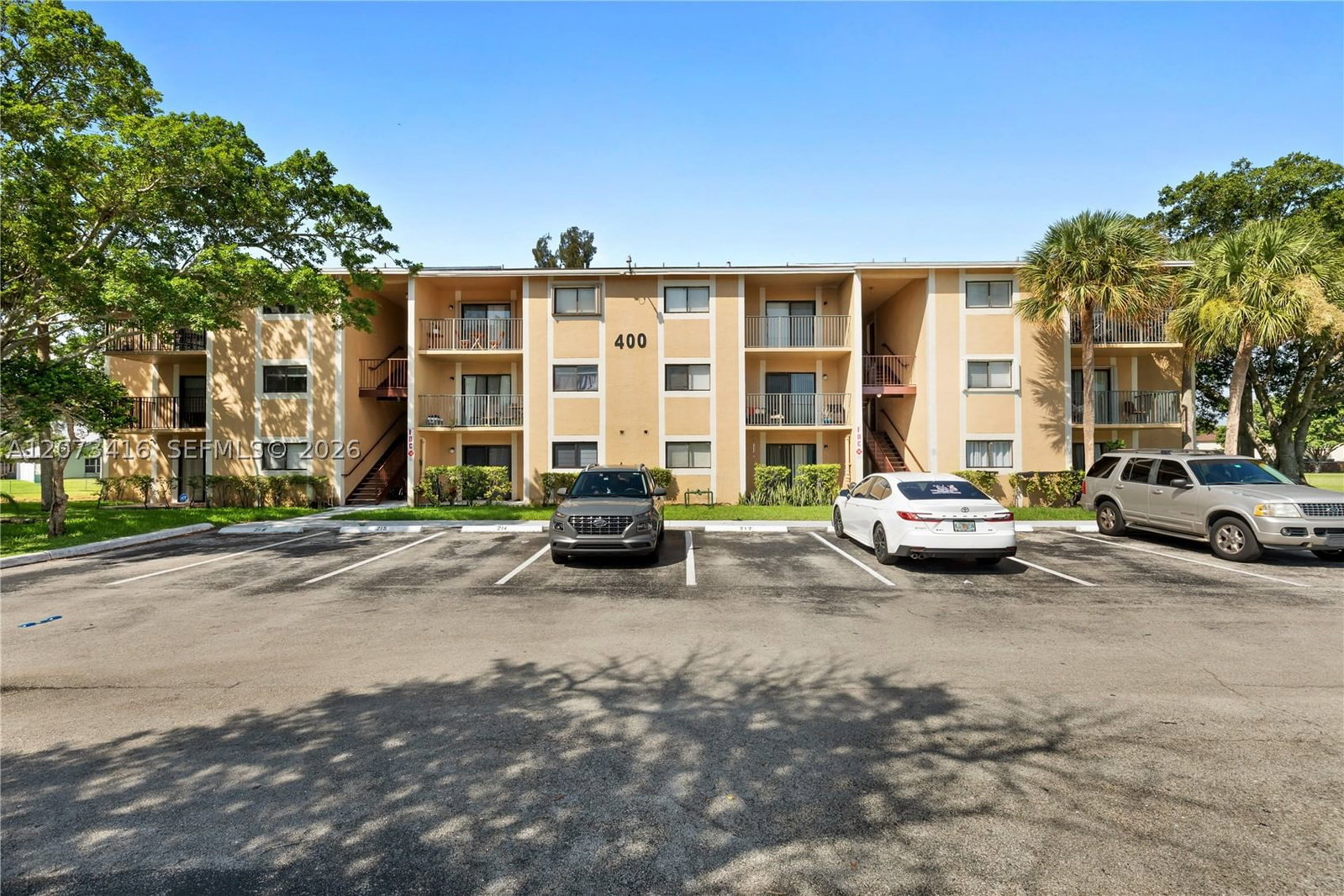 Real estate property located at 400 Palm Cir W #208, Broward, Palms Of Pembroke Condo, Pembroke Pines, FL