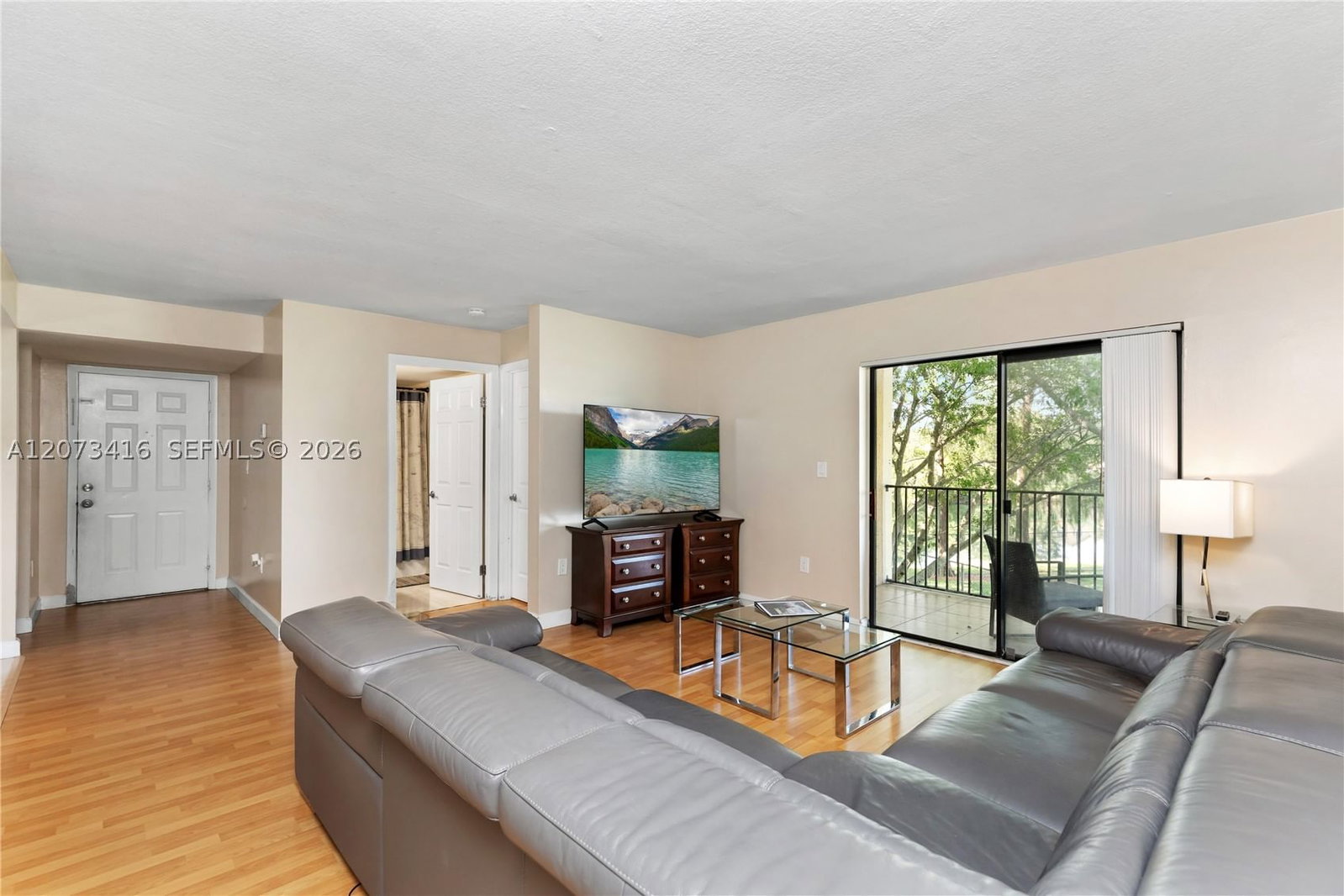 Real estate property located at 400 Palm Cir W #208, Broward, Palms Of Pembroke Condo, Pembroke Pines, FL