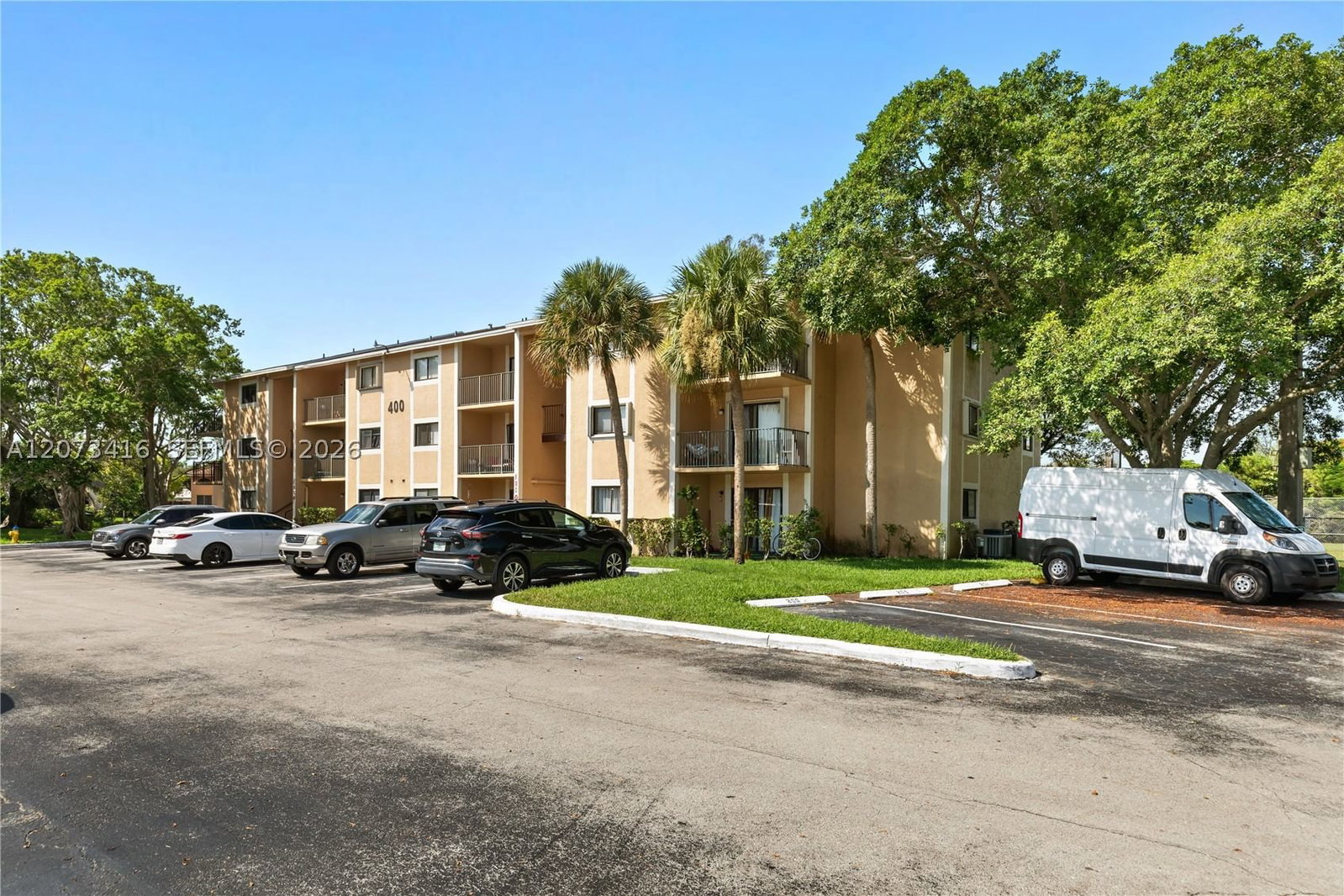 Real estate property located at 400 Palm Cir W #208, Broward, Palms Of Pembroke Condo, Pembroke Pines, FL