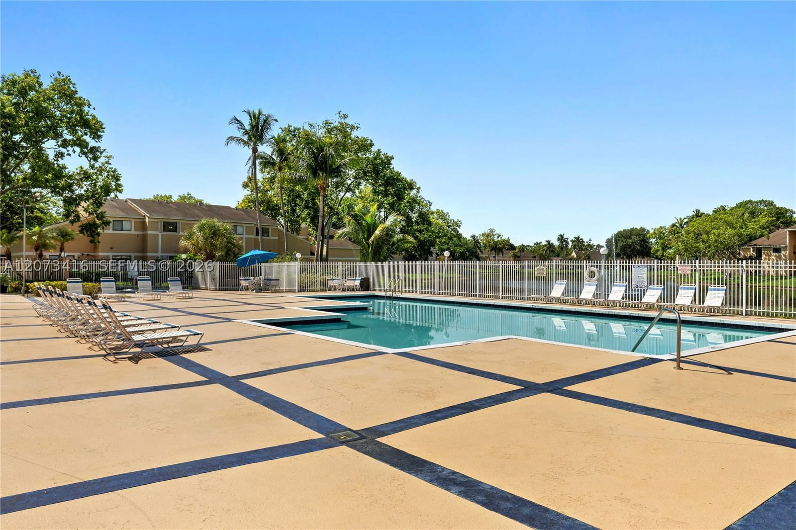 Real estate property located at 400 Palm Cir W #208, Broward, Palms Of Pembroke Condo, Pembroke Pines, FL