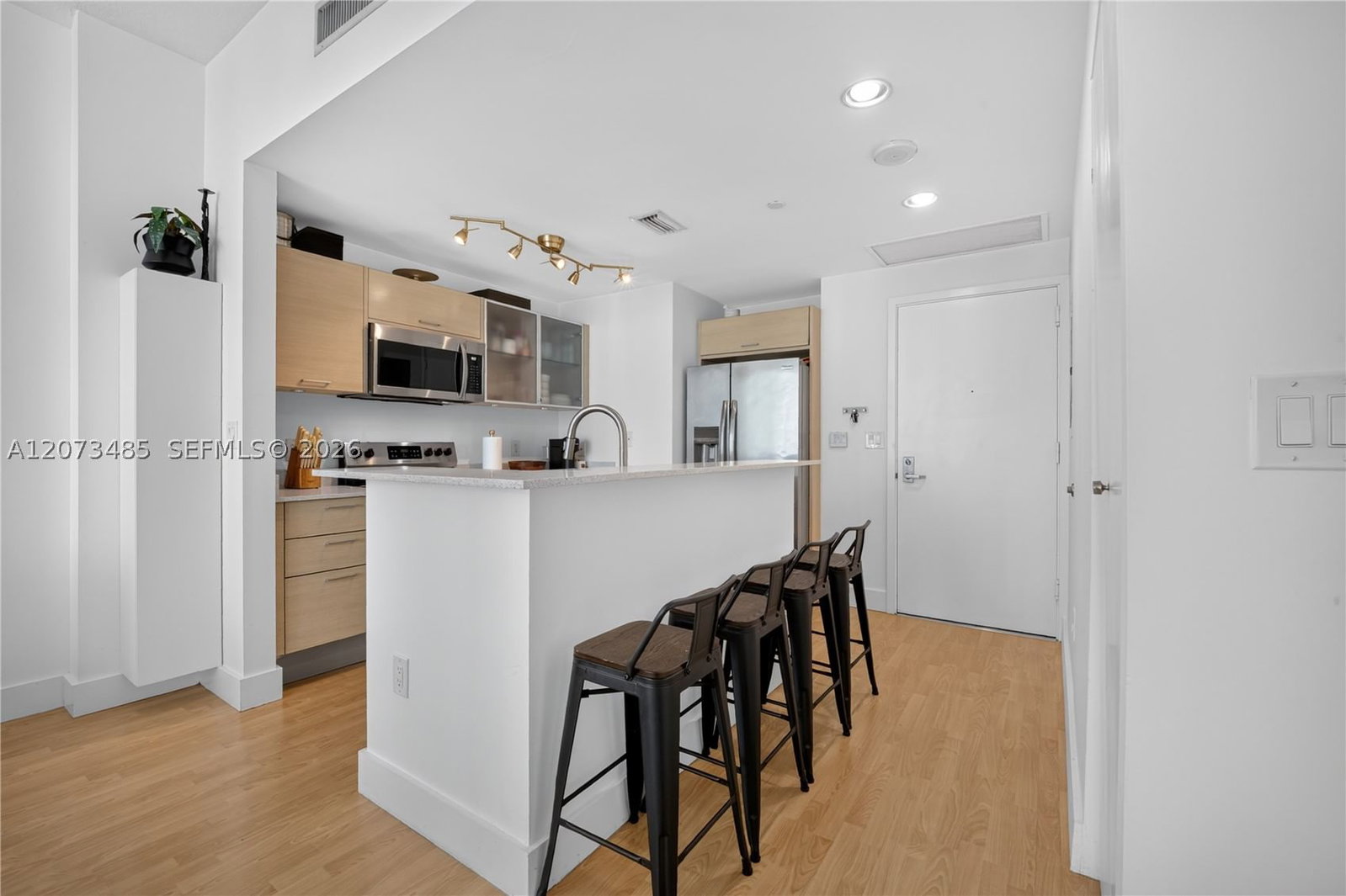 Real estate property located at 350 24th St #1405, Miami-dade, City 24 Condo, Miami, FL