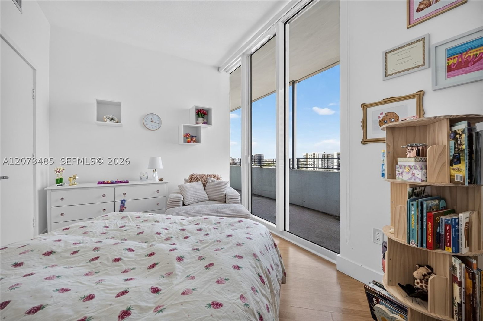 Real estate property located at 350 24th St #1405, Miami-dade, City 24 Condo, Miami, FL