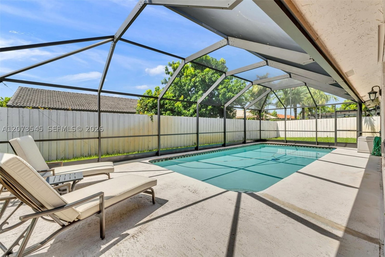 Real estate property located at 6302 201st Ter, Miami-dade, Country Lake Manors Sec 2, Hialeah, FL