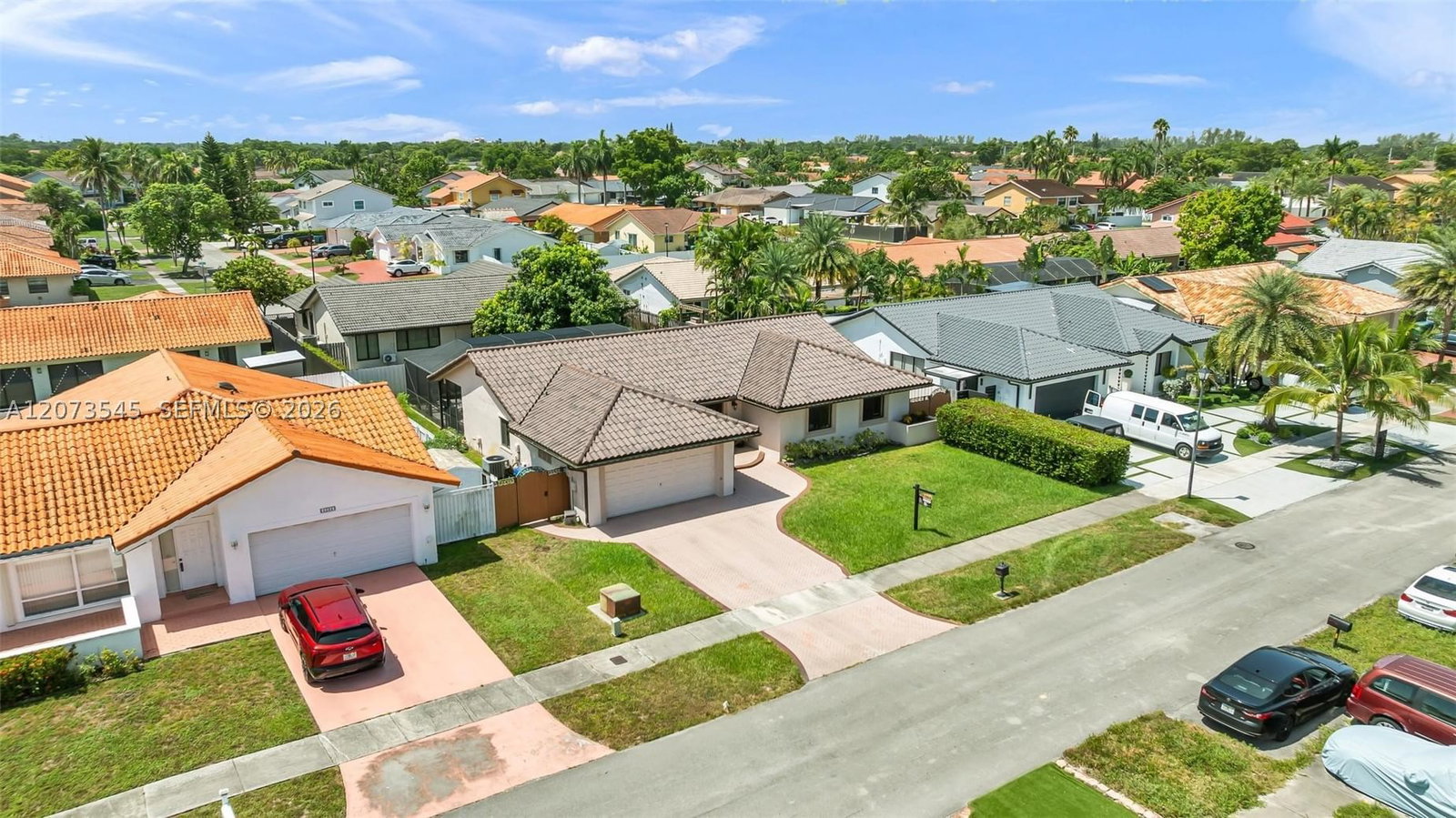 Real estate property located at 6302 201st Ter, Miami-dade, Country Lake Manors Sec 2, Hialeah, FL