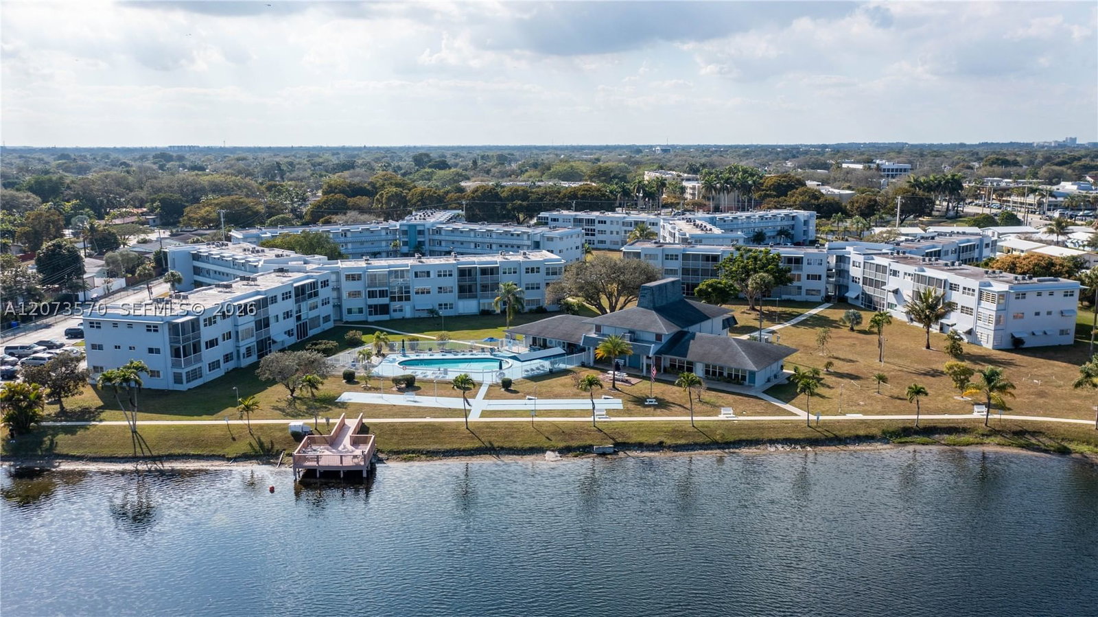 Real estate property located at 2300 Park Ln #203, Broward, Sheridan Lakes Condo Apts, Hollywood, FL
