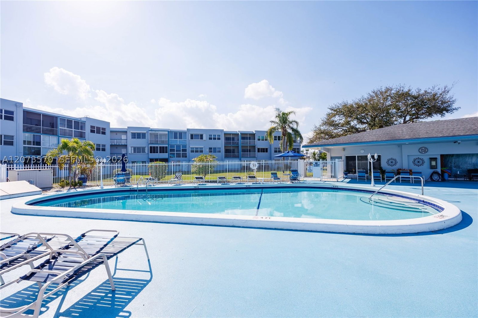 Real estate property located at 2300 Park Ln #203, Broward, Sheridan Lakes Condo Apts, Hollywood, FL