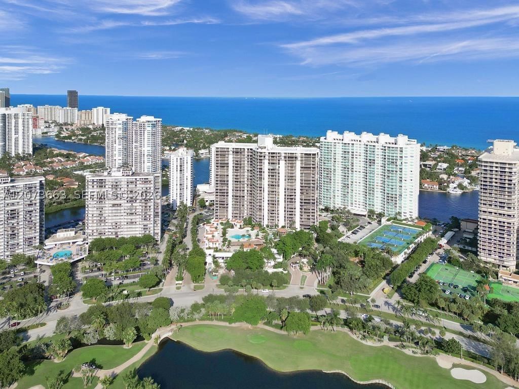 Real estate property located at 20281 Country Club Dr #404, Miami-dade, Hamptons West Condo, Aventura, FL