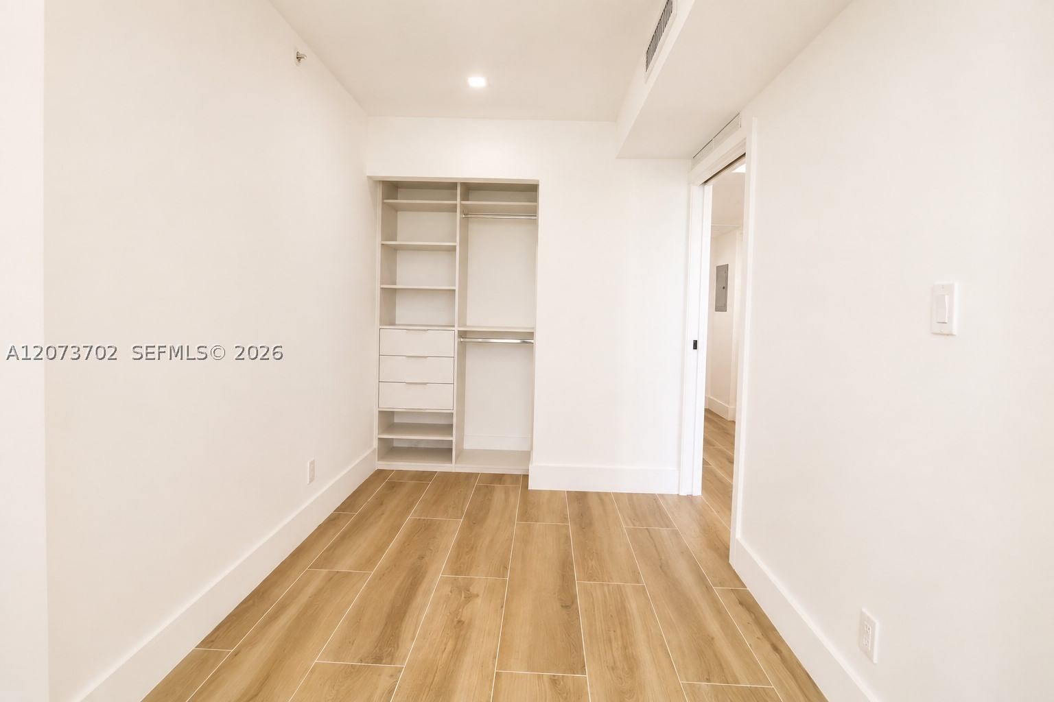 Real estate property located at 5601 Collins Ave #1009, Miami-dade, The Pavilion Condo, Miami Beach, FL