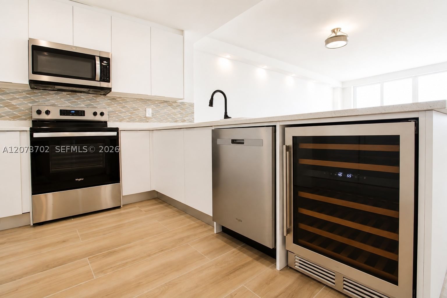 Real estate property located at 5601 Collins Ave #1009, Miami-dade, The Pavilion Condo, Miami Beach, FL
