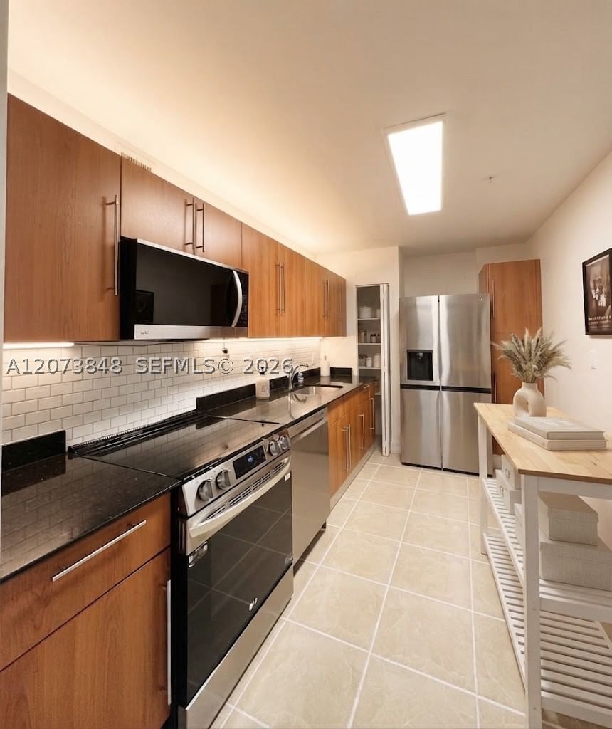 Real estate property located at 3000 Ocean Dr #1218, Broward, Residences On Hollywood B, Hollywood, FL