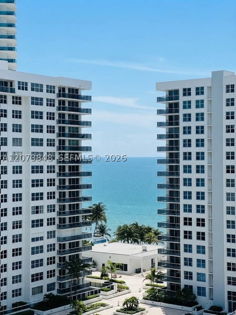 Real estate property located at 3000 Ocean Dr #1218, Broward, Residences On Hollywood B, Hollywood, FL