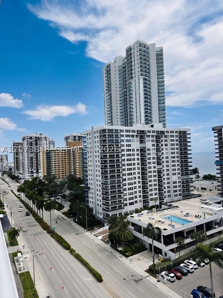 Real estate property located at 3000 Ocean Dr #1218, Broward, Residences On Hollywood B, Hollywood, FL