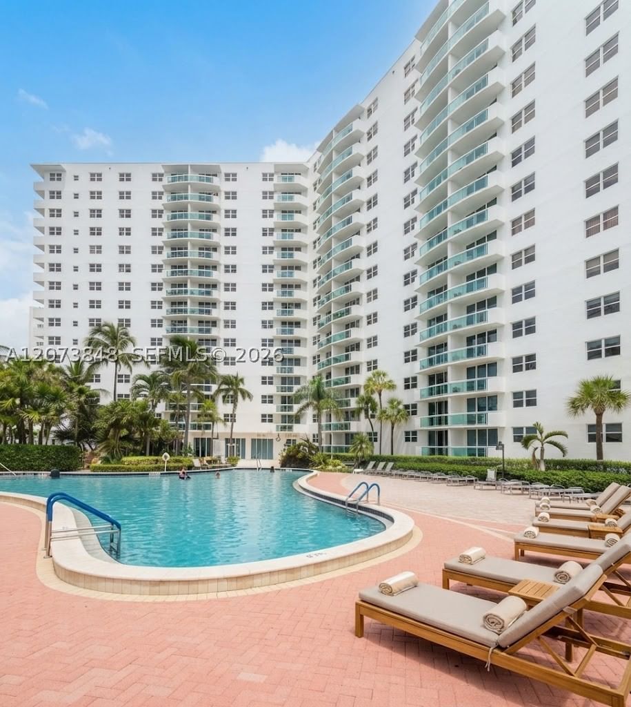 Real estate property located at 3000 Ocean Dr #1218, Broward, Residences On Hollywood B, Hollywood, FL