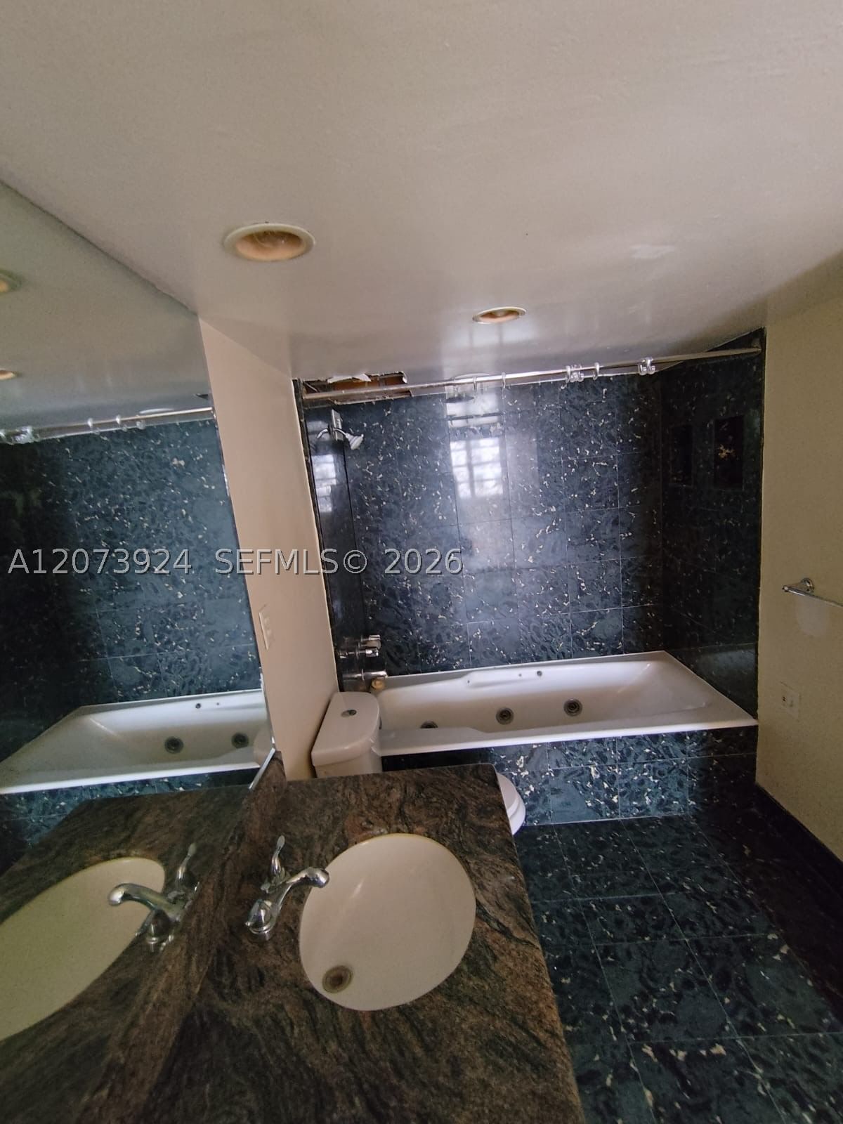 Real estate property located at 2780 183rd St #1402, Miami-dade, Commodore Plaza Condo, Aventura, FL