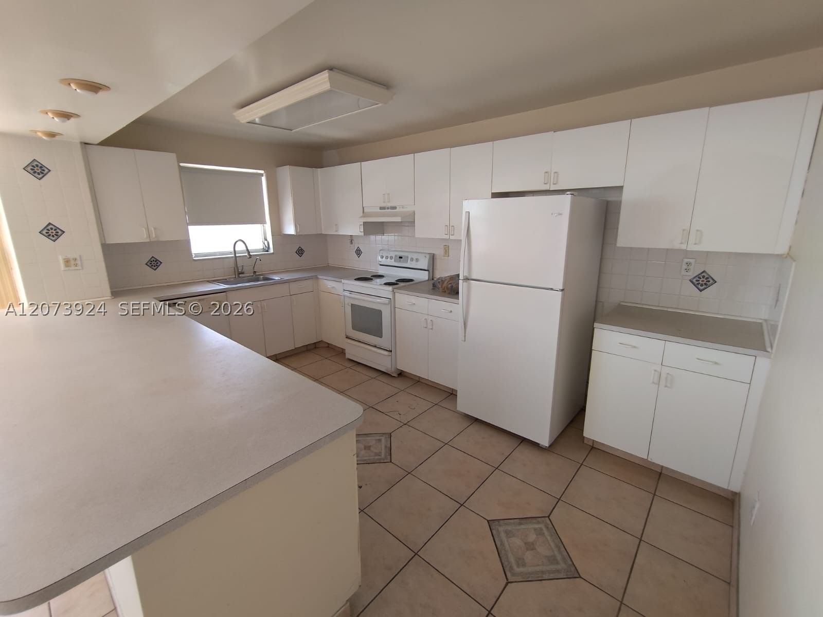 Real estate property located at 2780 183rd St #1402, Miami-dade, Commodore Plaza Condo, Aventura, FL