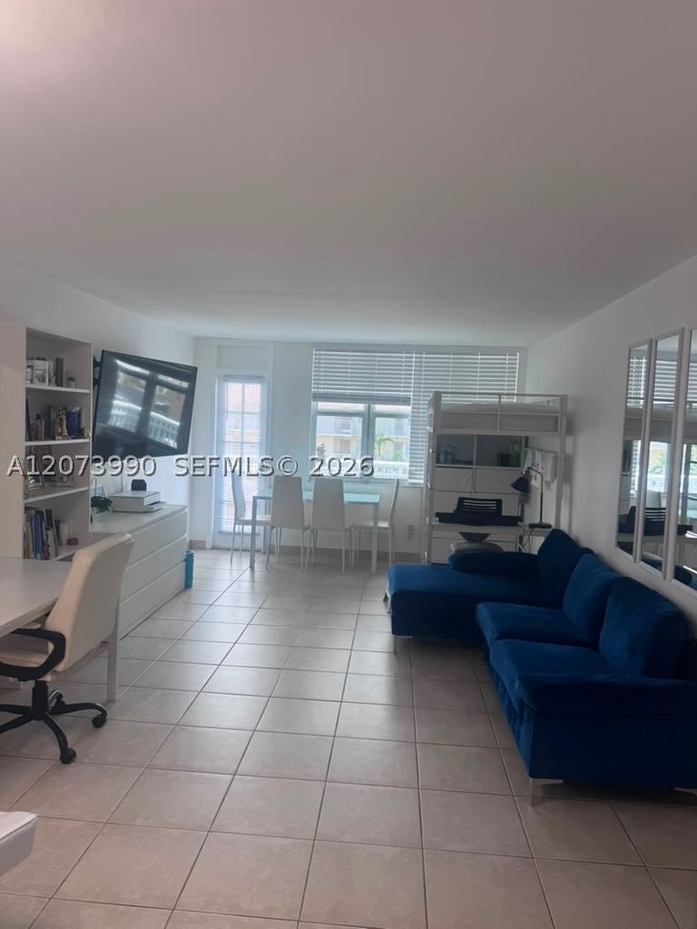 Real estate property located at 1913 Ocean Dr #422, Broward, Chelsea Bayview Condo, Hallandale Beach, FL