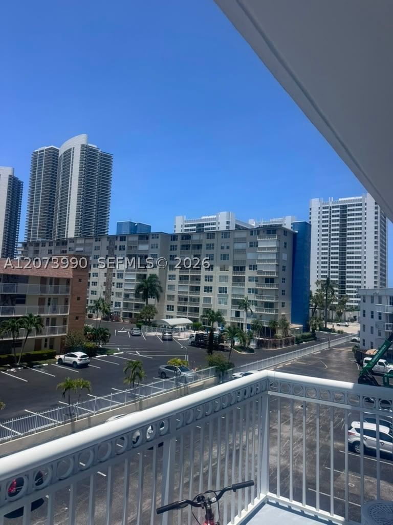 Real estate property located at 1913 Ocean Dr #422, Broward, Chelsea Bayview Condo, Hallandale Beach, FL