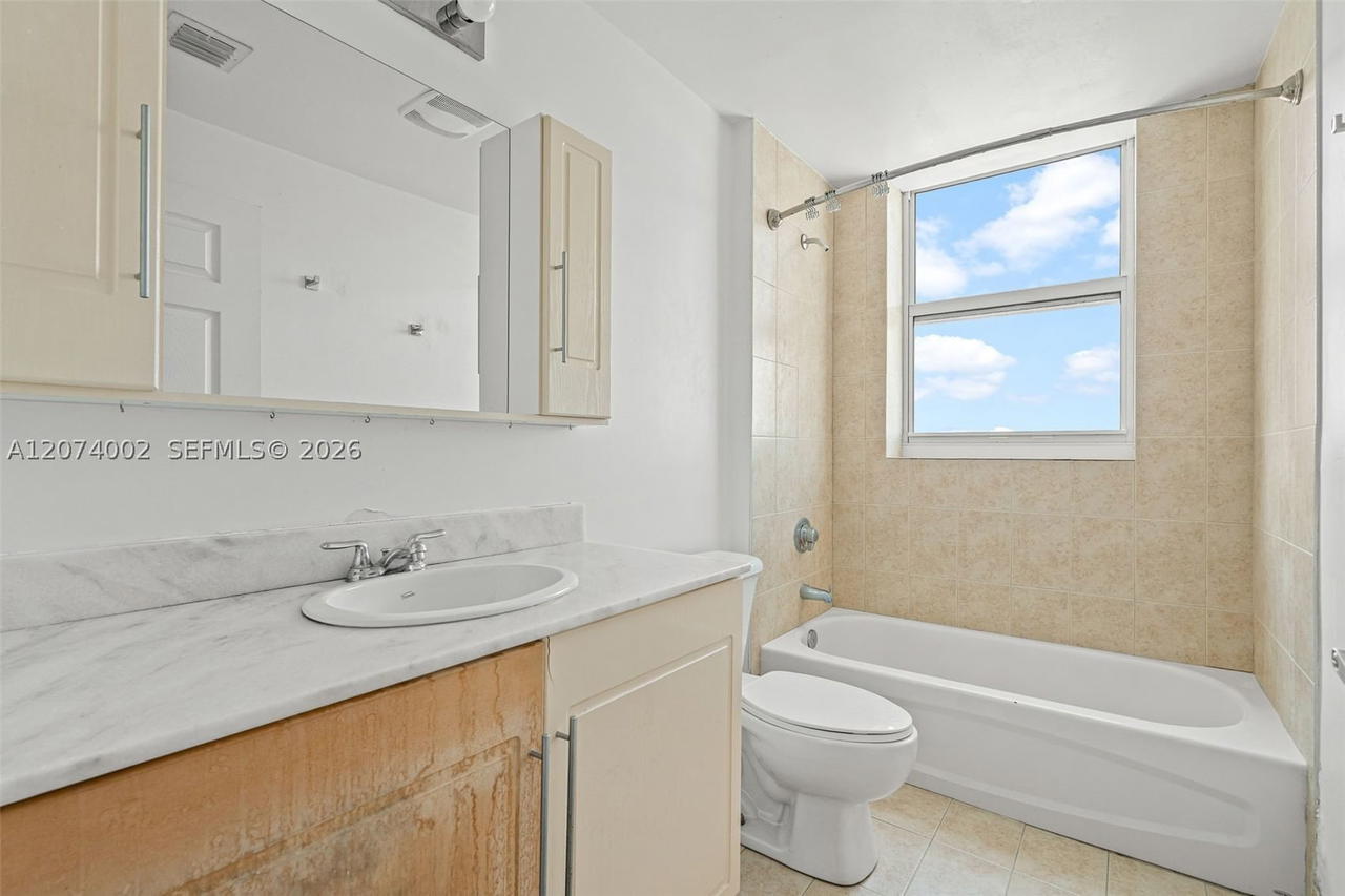 Real estate property located at 275 18th St #1803, Miami-dade, 1800 Biscayne Plaza Condo, Miami, FL