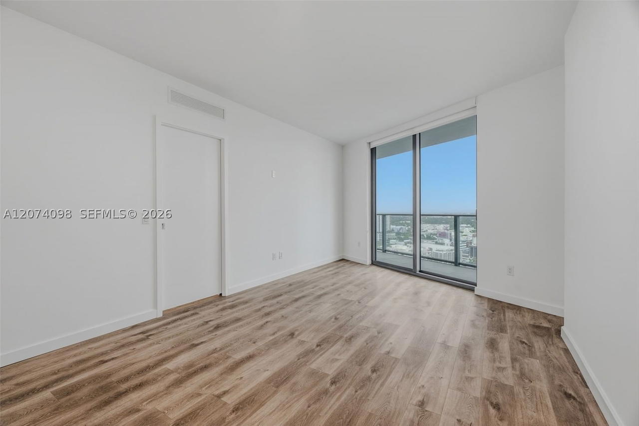 Real estate property located at 501 31st St #2310, Miami-dade, Paraiso Bayviews Condo, Miami, FL