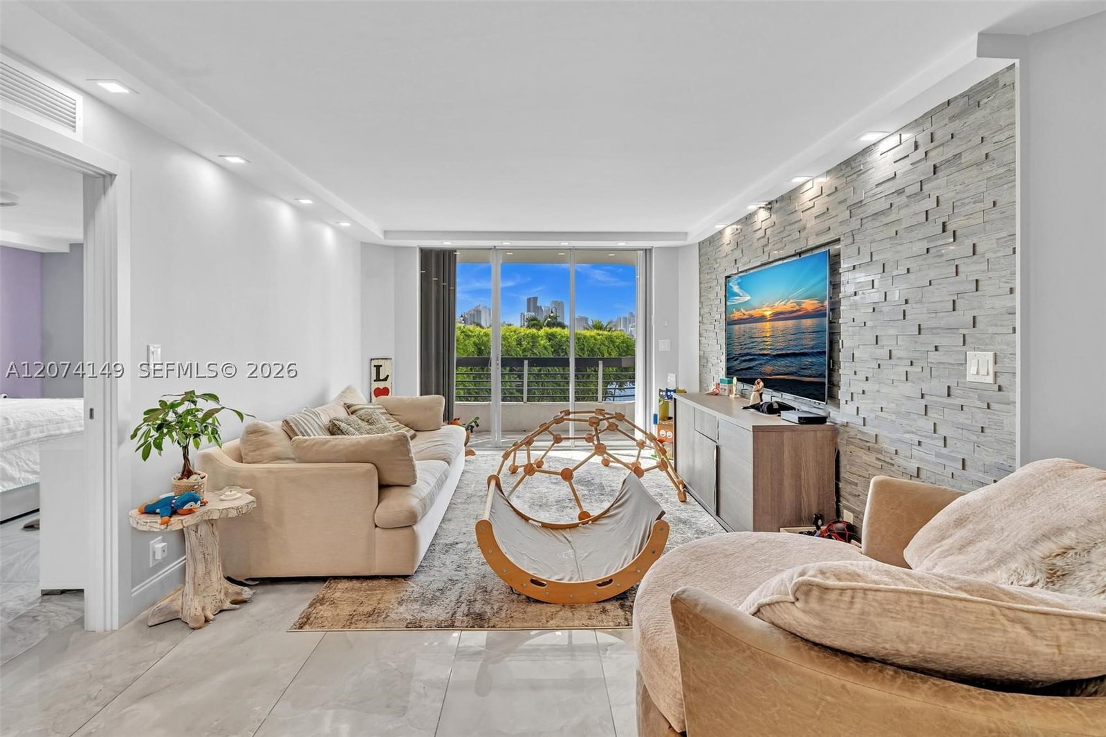 Real estate property located at 3530 Mystic Pointe Dr #411, Miami-dade, Mystic Pointe Tower 500 C, Aventura, FL
