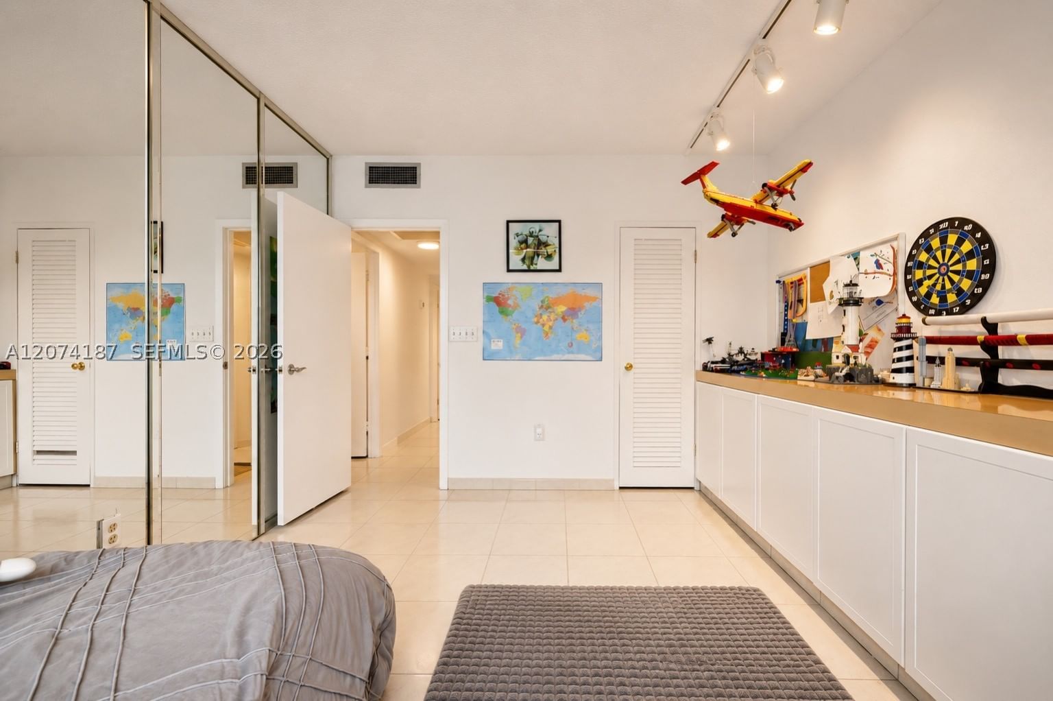 Real estate property located at 300 Bayview Dr #807, Miami-dade, Arlen House Condo, Sunny Isles Beach, FL