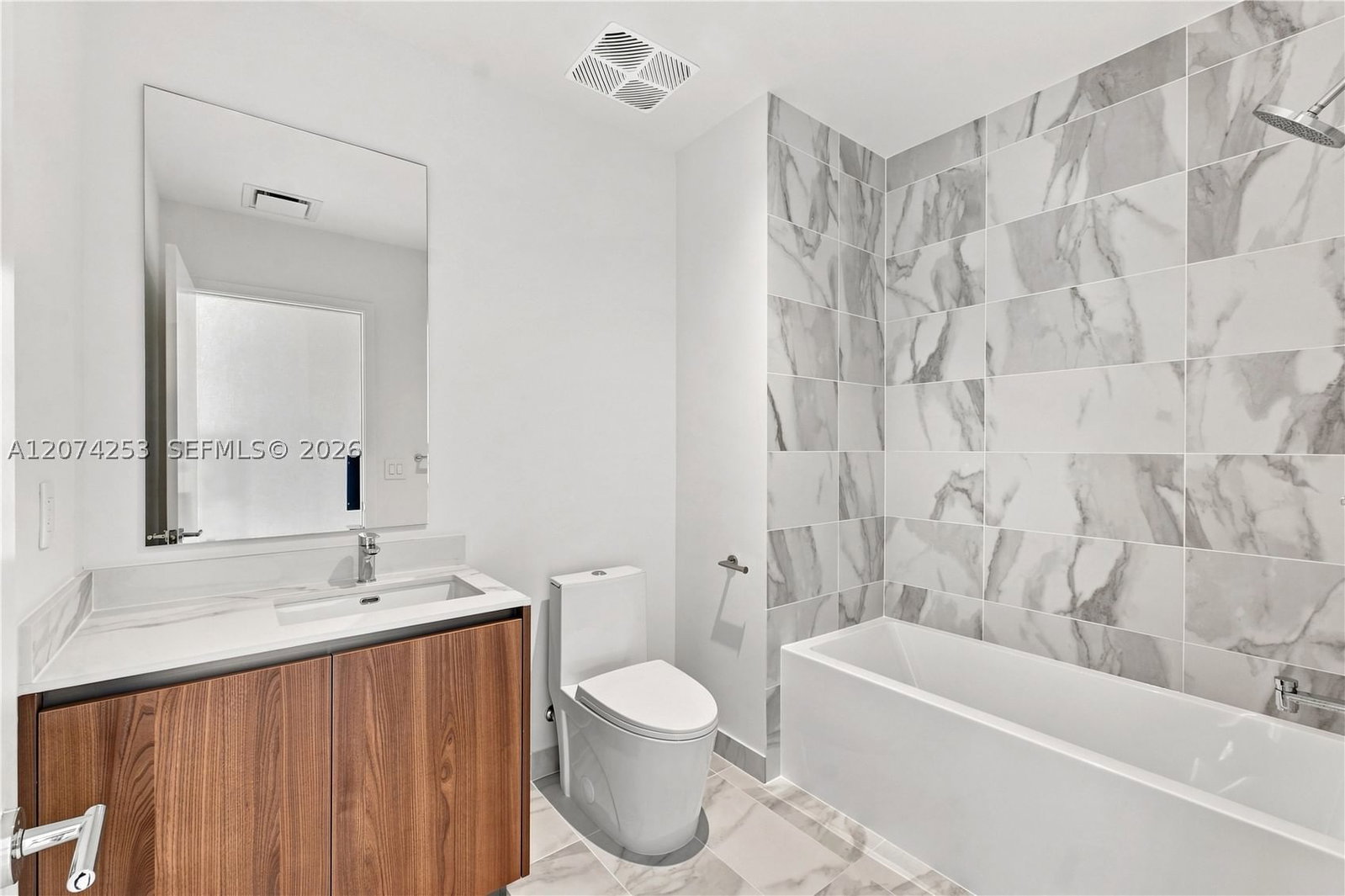 Real estate property located at 1400 Biscayne Blvd #3201, Miami-dade, Casa Bella Residences, Miami, FL